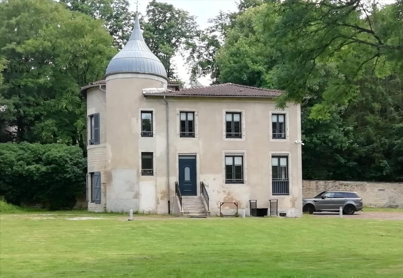Lodge Hotel De Sommedieue Verdun Exterior foto